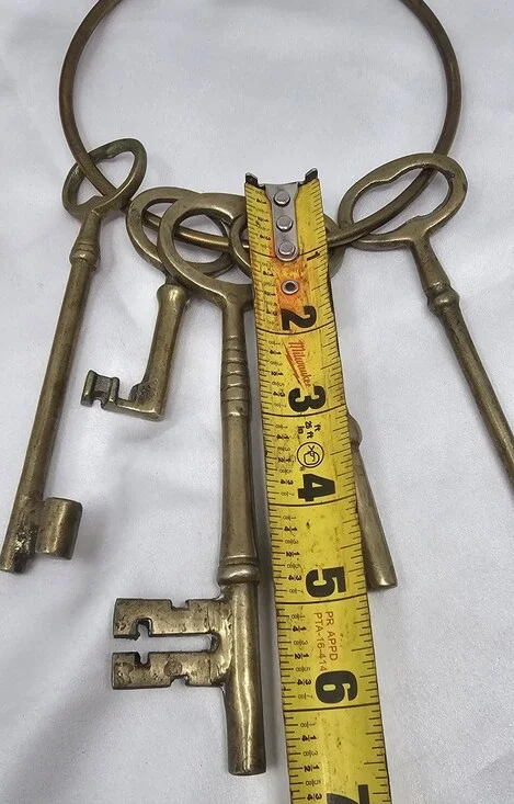 Vtg 5 Large Brass Skeleton Keys Ring Prop Jail Prison Gate Decorative Victorian - Picture 9 of 11